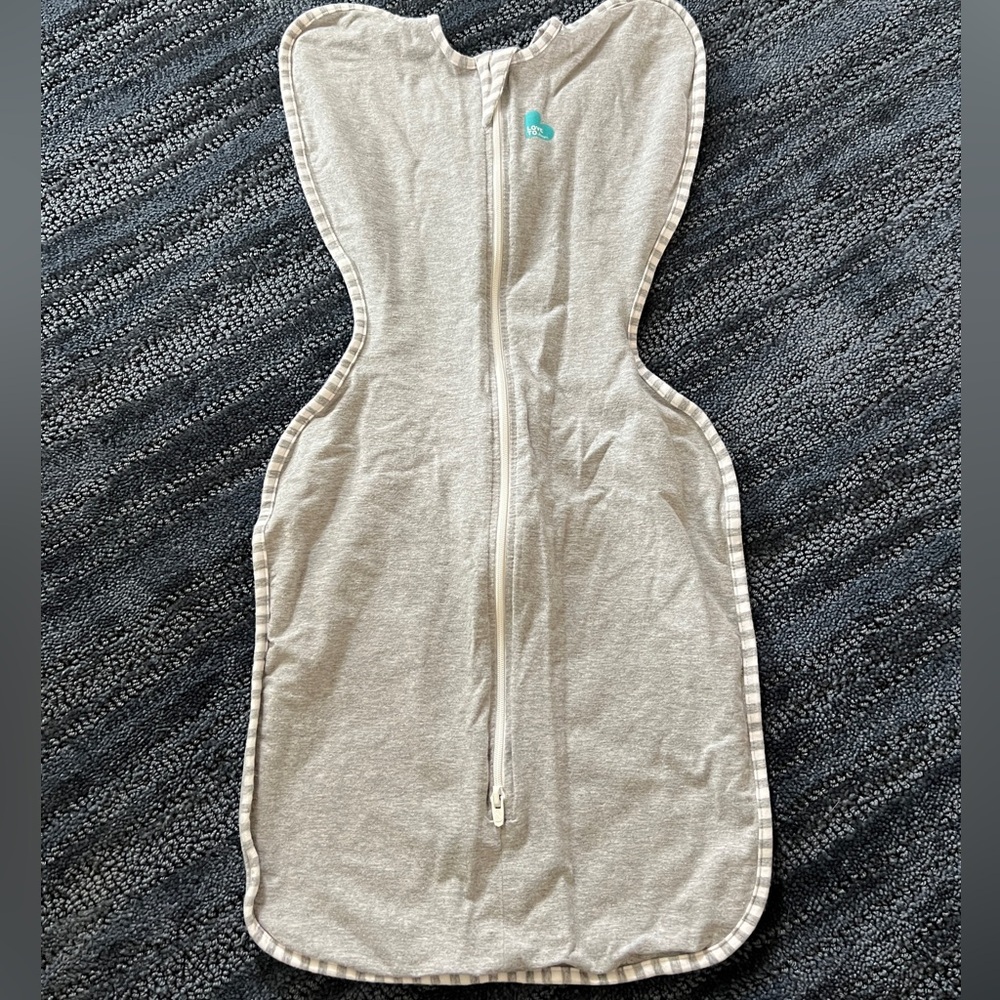 EUC- love to dream arms up swaddle size medium